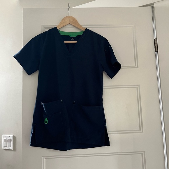 Carhartt womens Cross-flex Media Scrub Top XS - Picture 2 of 14